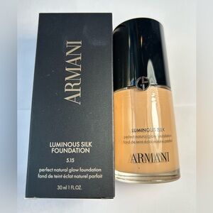 NWT🌷Armani Luminous Silk Glow Blurring Liquid Foundation with 24H Wear - 5.15